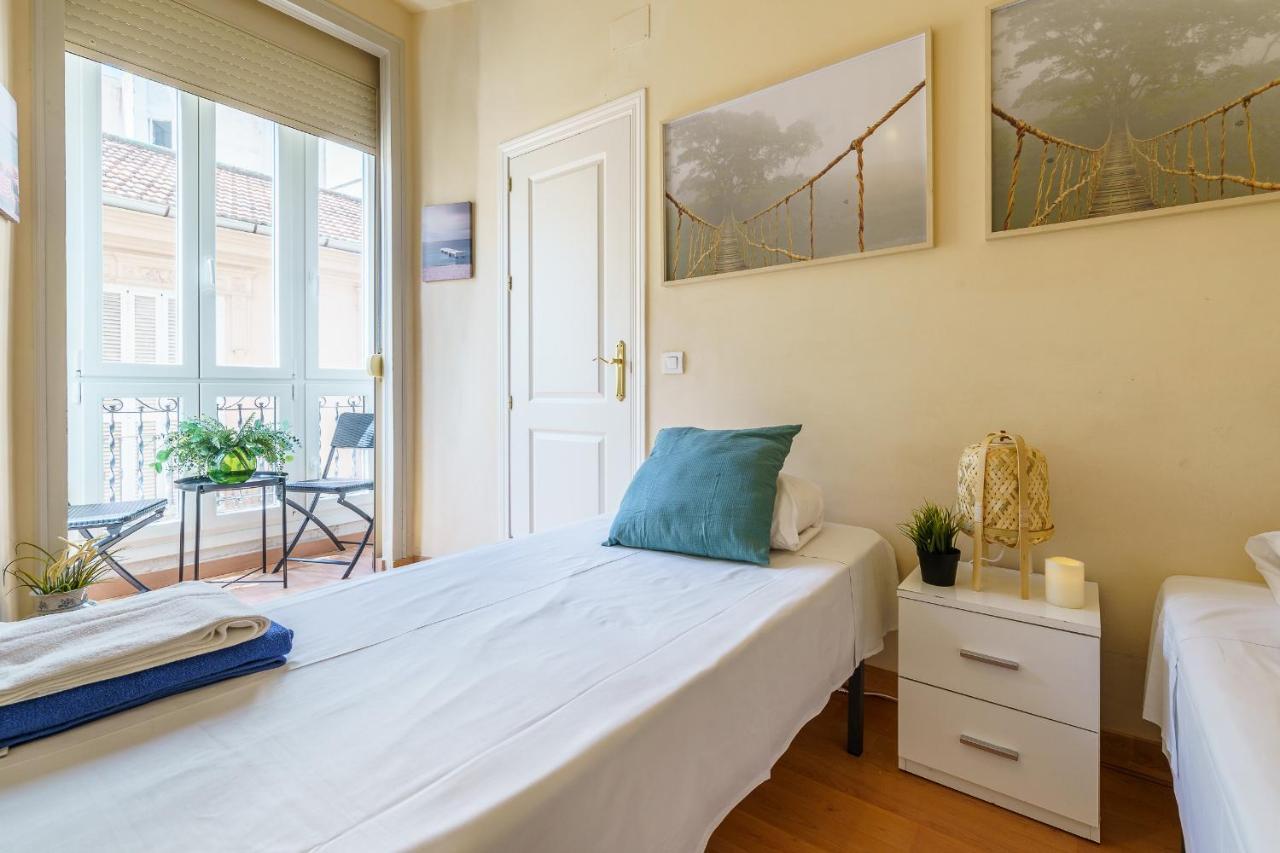 Bright Two-Bedroom Apartment In The Historic Center Malaga Exterior photo